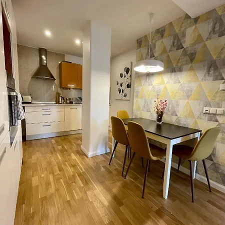 Boutique - Old Town 120m2 - Private Underground Parking - *